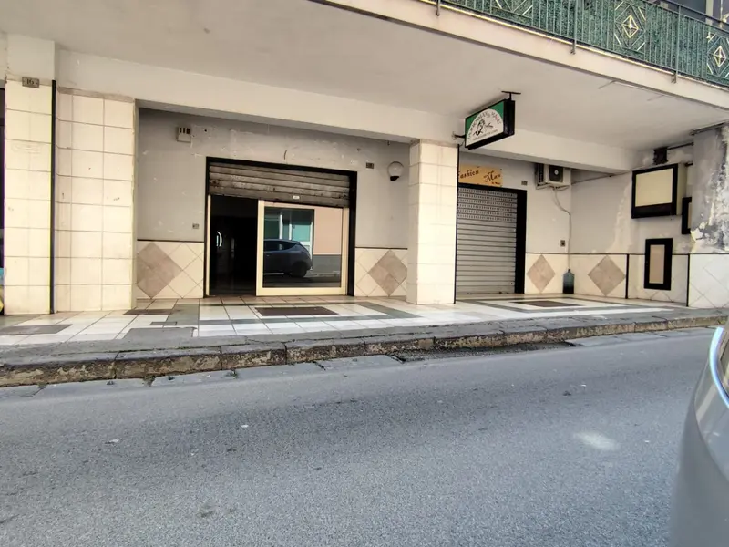 Negozio in Via Municipio, Recale